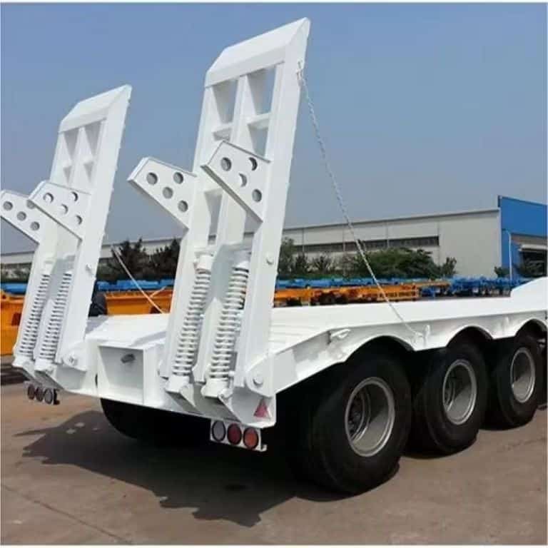 Specialized semi-trailer container with mechanical lifting system, ideal for heavy-duty machinery transport.