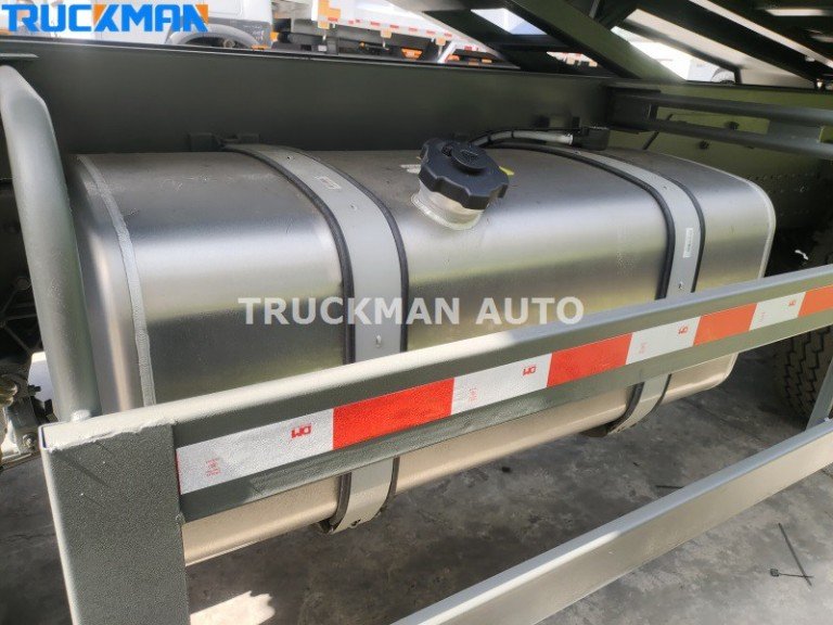BEIBEN 6x6 Camión de carga con tracción a las cuatro ruedas Depósito de combustible