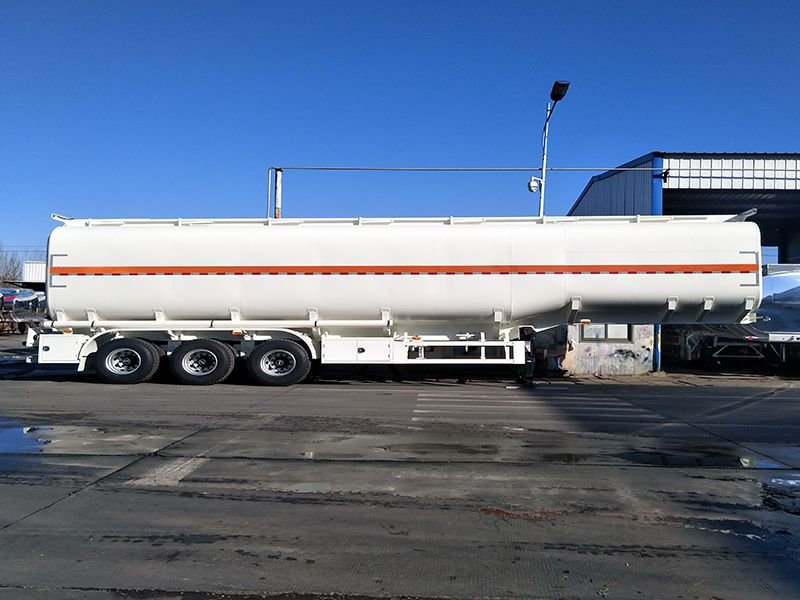 What is a Pneumatic Tanker Trailer